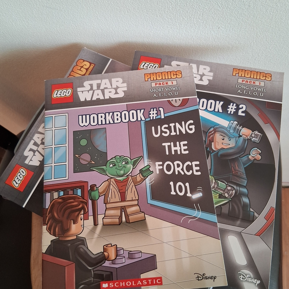 Scholastic Lego Star Wars Phonics Pack 1 Set 10 Books 2 Workbooks Reading Kids - Picture 3 of 3
